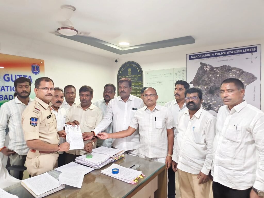 శ్రీరాముని పై అనుచిత వ్యాఖ్యలు చేసిన సినీ నటుడు ప్రకాష్ రాజ్ పై జగద్గిరిగుట్ట పోలీస్ స్టేషన్లో ఫిర్యాదు చేసిన సగర సంఘం నేతలు…