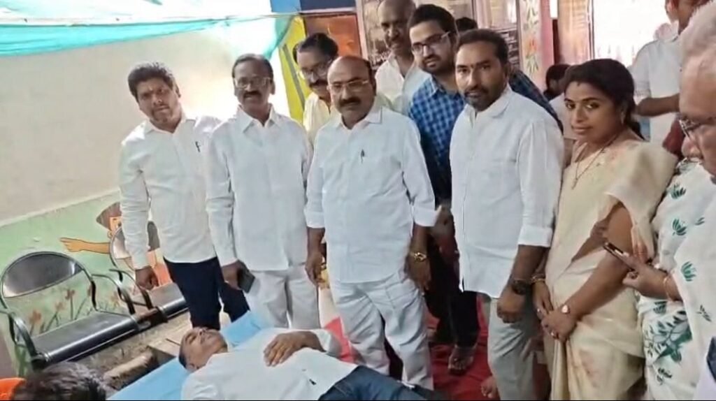 రక్తదానం చేయండి: ప్రేమ్ కుమార్