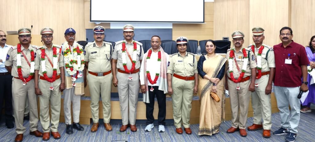 పోలీసు అధికారుల సేవలు వెలకట్టలేనివి – సైబరాబాద్ సీపీ డాక్టర్ ఎం. రమేష్