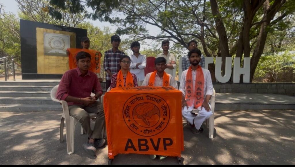 పెండింగ్ లో ఉన్న స్కాలర్షిప్లను వెంటనే విడుదల చేయాలి