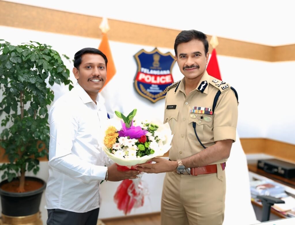 విఐపి మానవ హక్కుల సంఘం వ్యవస్థాపకుడు శ్రీ మున్నా లాయర్, తెలంగాణ డీజీపీ సి.వి. ఆనంద్‌తో భేటీ…