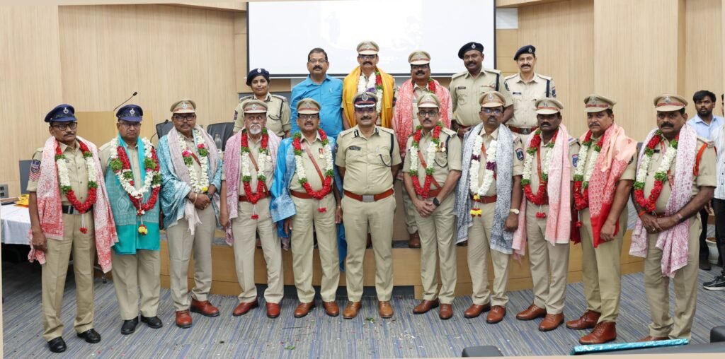 రిటైర్డ్ పోలీసుల సేవలు ఆదర్శప్రాయం: సైబరాబాద్ సీపీ*