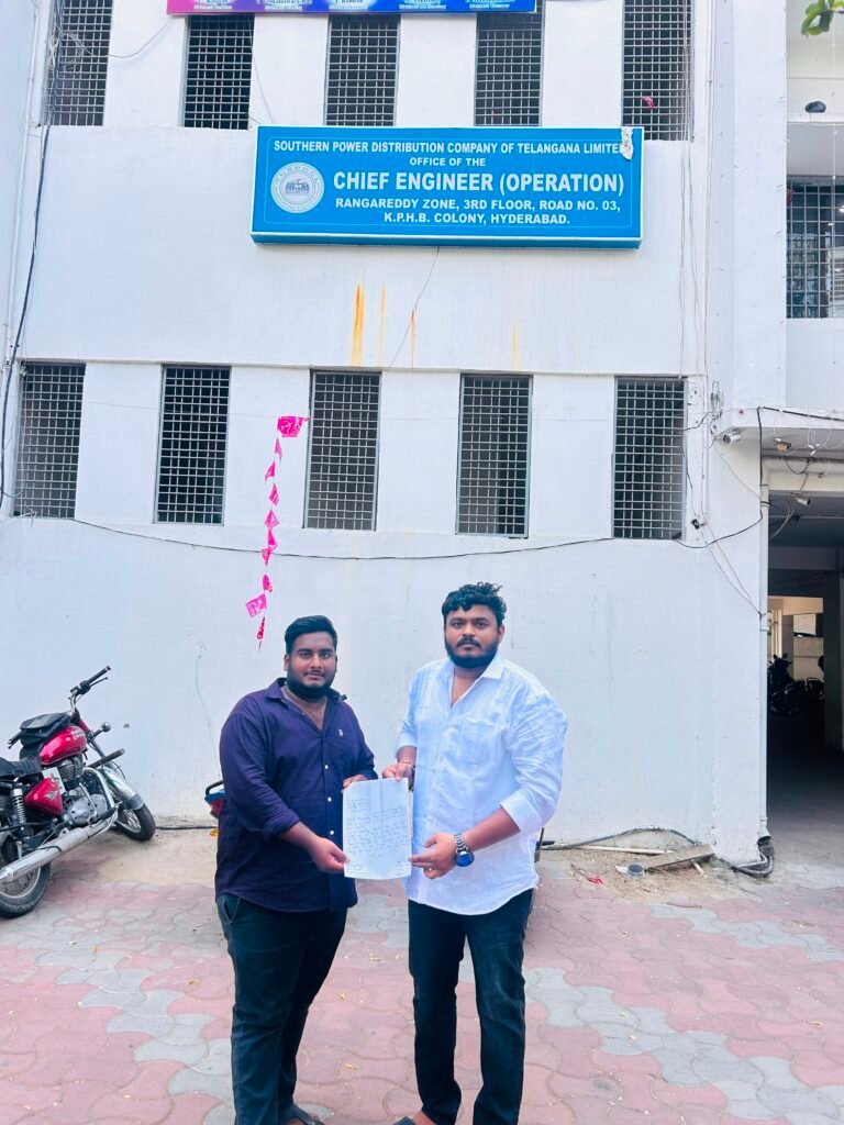 నిర్లక్ష్యంగా వ్యవహరిస్తున్న విద్యుత్ శాఖ లైన్ మెన్…