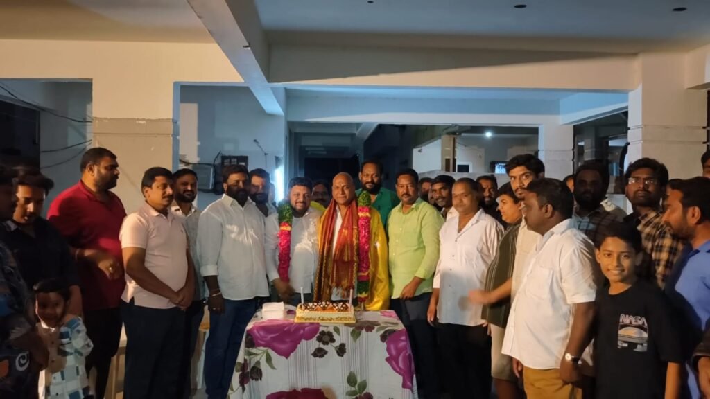 బాలాజీ జన్మదిన వేడుకల్లో పాల్గొన్న సతీష్ అరోరా….